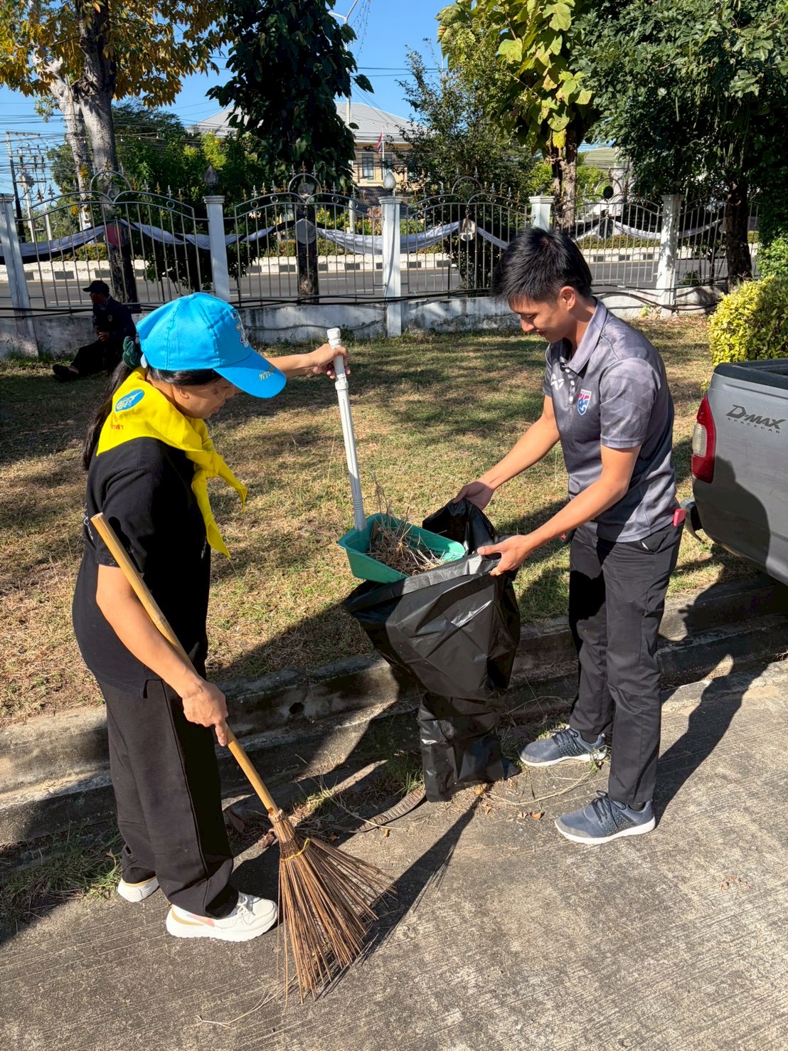 title - ส.ป.ก.ยโสธร ร่วมกิจกรรมจิตอาสาพัฒนา เนื่องในโอกาสวันคล้ายวันปราบดาภิเษก พระมหากษัตริย์แห่งกรุงธนบุรี (วันสมเด็จพระเจ้าตากสินมหาราช)